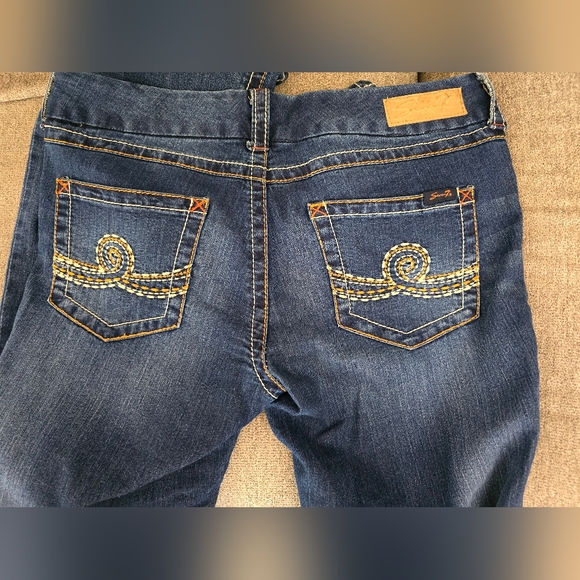 EUC Seven7 jeans boot cut - Picture 7 of 9